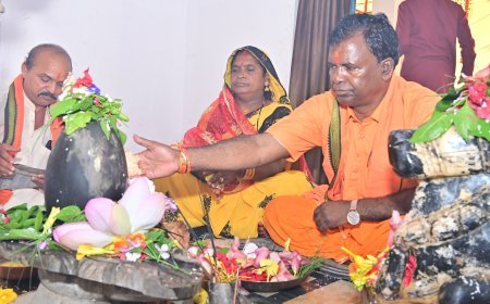 भगवान भोलेनाथ की भक्ति में डूबा पटना, प्रेमनगर विधायक भूलन सिंह ने किया रुद्राभिषेक