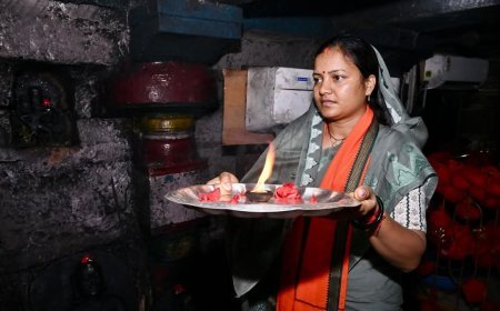 मां दंतेश्वरी के चरणों में मंत्री श्रीमती लक्ष्मी राजवाड़े प्रदेश की सुख-समृद्धि के लिए की प्रार्थना