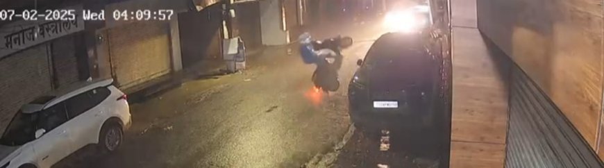 बिजली विभाग की लापरवाही: टूटे तार से स्कूटी सवार गंभीर रूप से घायल, रायपुर रेफर