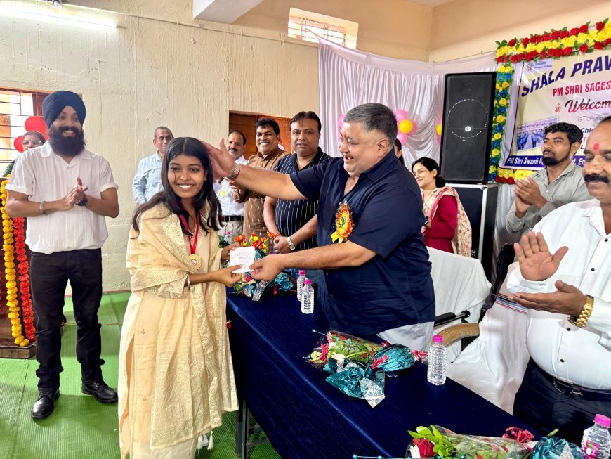 स्वामी आत्मानंद स्कूल, लखनपुर में शाला प्रवेश उत्सव: विधायक राजेश अग्रवाल ने बच्चों को दी शुभकामनाएं, किया वृक्षारोपण