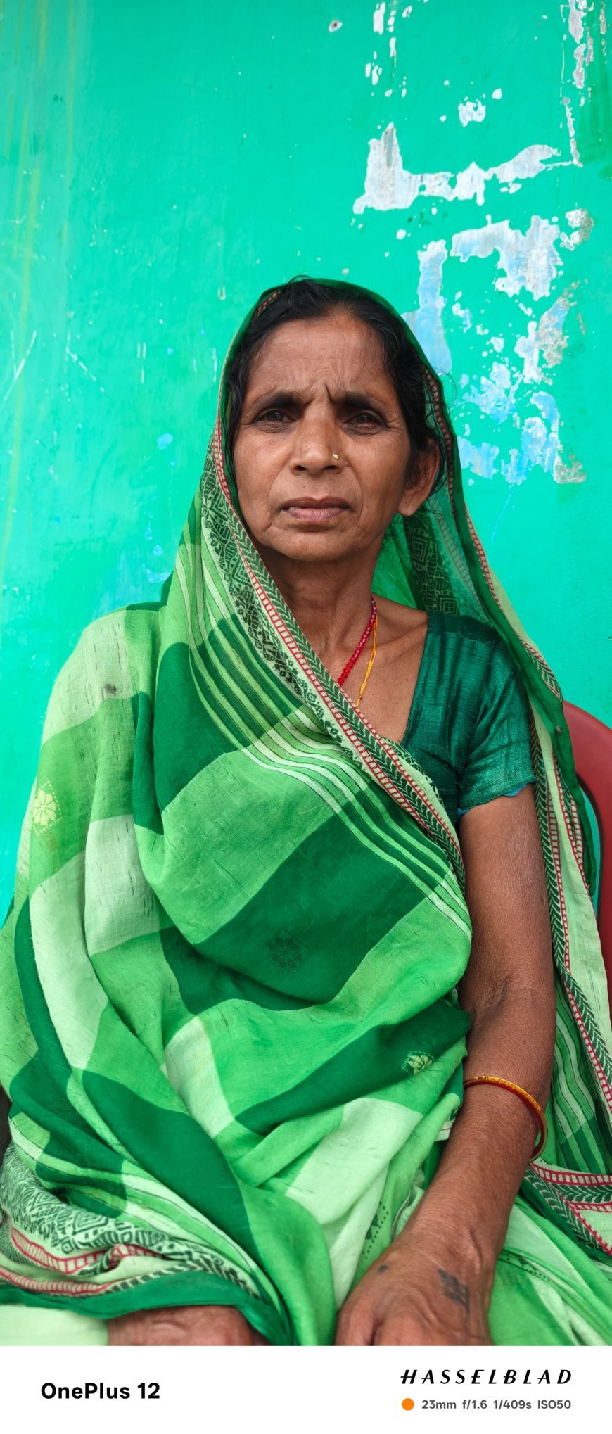 बेसहारा मालती की पुकार: ढाई साल से अंत्योदय राशन कार्ड का इंतजार, बेटे की मौत के बाद भी अटकी सहायता राशि