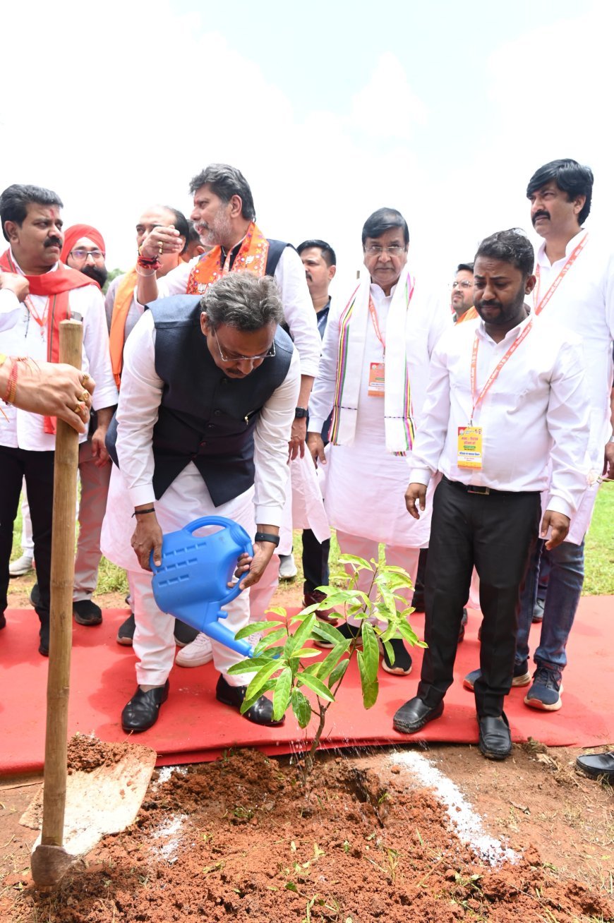 मैनपाट में केंद्रीय मंत्री शिवराज सिंह चौहान का आगमन, 'मां के नाम' पौधरोपण के साथ दिया पर्यावरण संरक्षण का संदेश