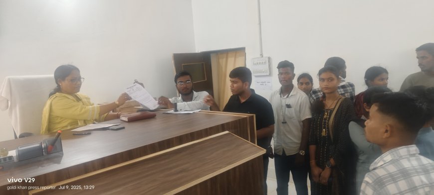 प्रतापपुर आईटीआई में प्राचार्य पर लगा गुंडागर्दी और अभद्रता का आरोप, एनएसयूआई ने सौंपा ज्ञापन, कार्रवाई की मांग