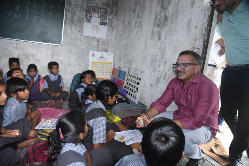 कलेक्टर का सख्त रुख: सीतापुर-मैनपाट के स्कूल-छात्रावासों में खामियां, सचिव सस्पेंड, बीईओ को नोटिस