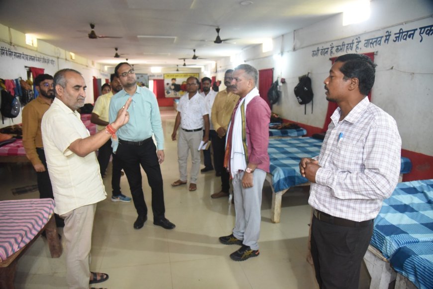 कलेक्टर का सख्त रुख: सीतापुर-मैनपाट के स्कूल-छात्रावासों में खामियां, सचिव सस्पेंड, बीईओ को नोटिस