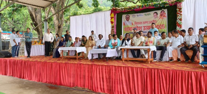 कुदरगढ़ में खण्ड स्तरीय शाला प्रवेश उत्सव: नव प्रवेशी बच्चों का तिलक और मिठाई के साथ स्वागत