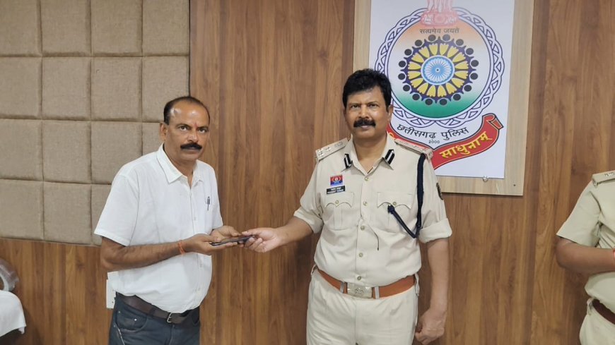 120 गुमशुदा मोबाइलों की घर वापसी: सूरजपुर पुलिस की मुहिम लाई रंग, 30 लाख के फोन मालिकों को सौंपे