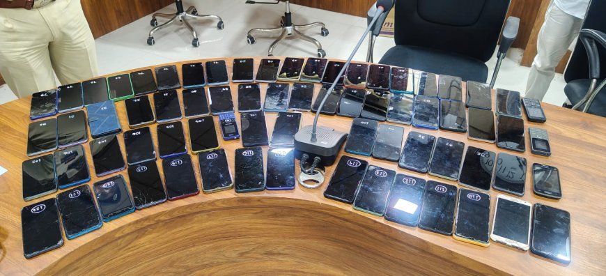 120 गुमशुदा मोबाइलों की घर वापसी: सूरजपुर पुलिस की मुहिम लाई रंग, 30 लाख के फोन मालिकों को सौंपे