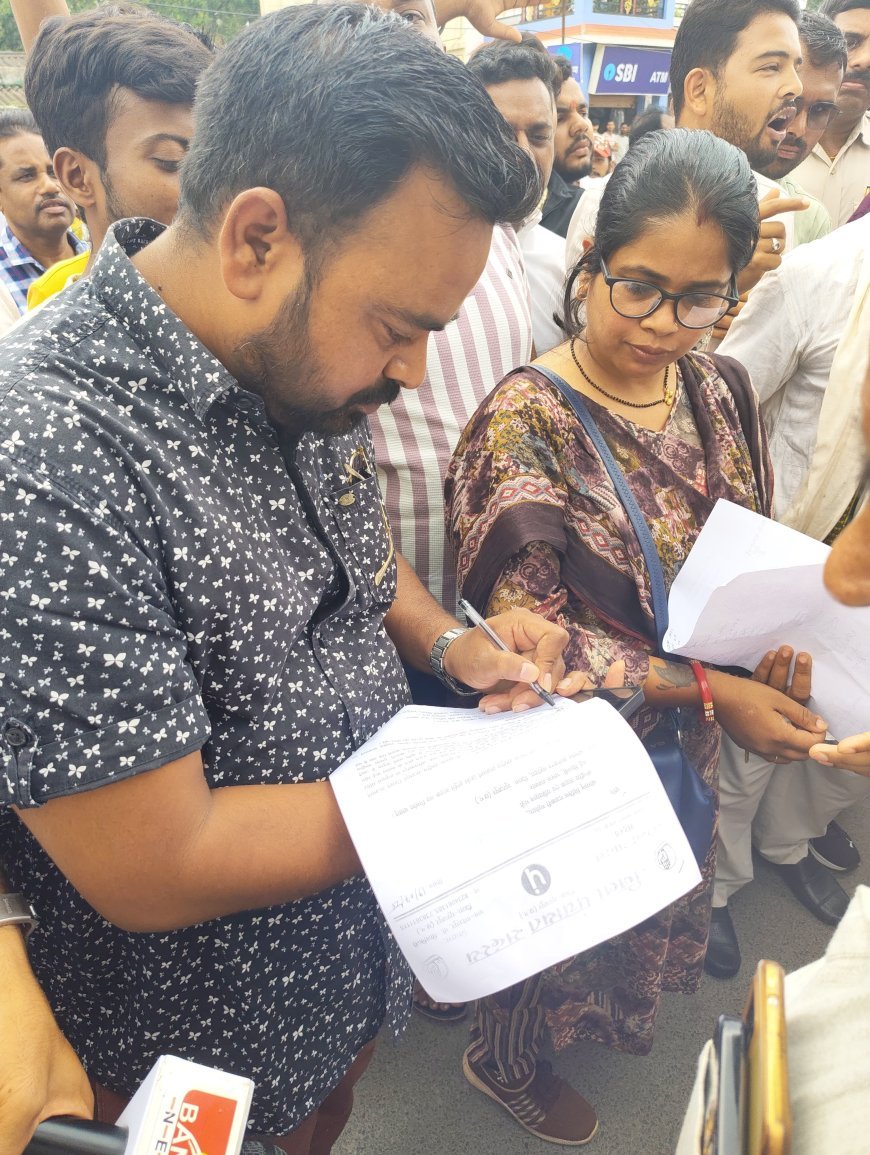 NH-43 की जर्जर हालत पर बवाल: जिला पंचायत सदस्य नरेंद्र यादव के नेतृत्व में कांग्रेस का चक्का जाम, भाजपा सरकार पर जमकर साधा निशाना