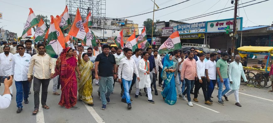 सूरजपुर में कांग्रेस का उग्र प्रदर्शन, भूपेश बघेल के परिजनों पर ED कार्रवाई के खिलाफ फूंका पुतला