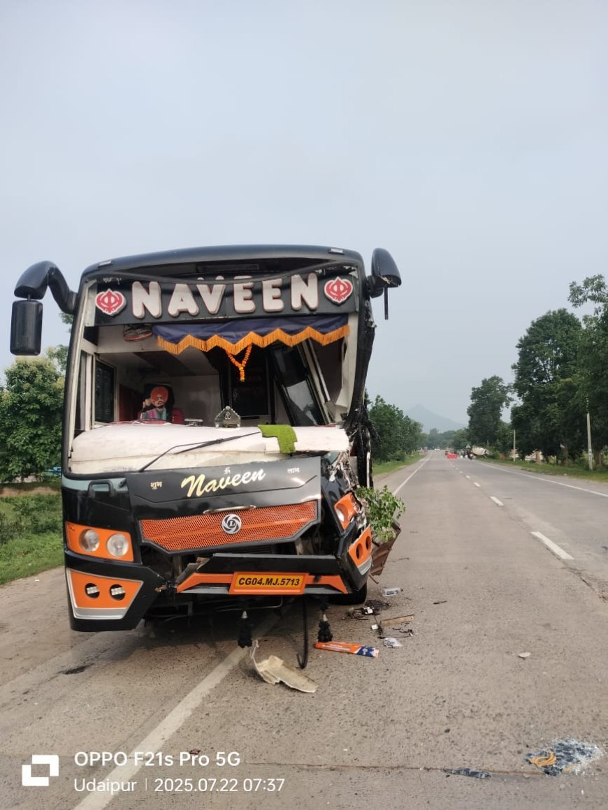 खड़ी स्वराज माजदा को बस ने मारी टक्कर, चालक की दर्दनाक मौत