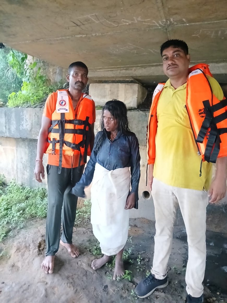 रेंड नदी के खतरनाक बहाव में फंसी लड़की, DDRF ने साहसिक रेस्क्यू कर बचाई जान