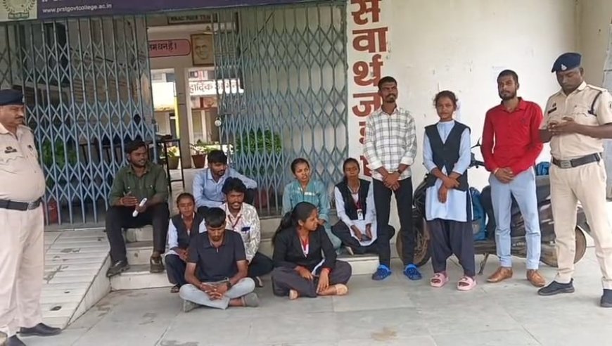पंडित रविशंकर त्रिपाठी महाविद्यालय में प्राचार्य की नियुक्ति पर बवाल, छात्रों का धरना-प्रदर्शन