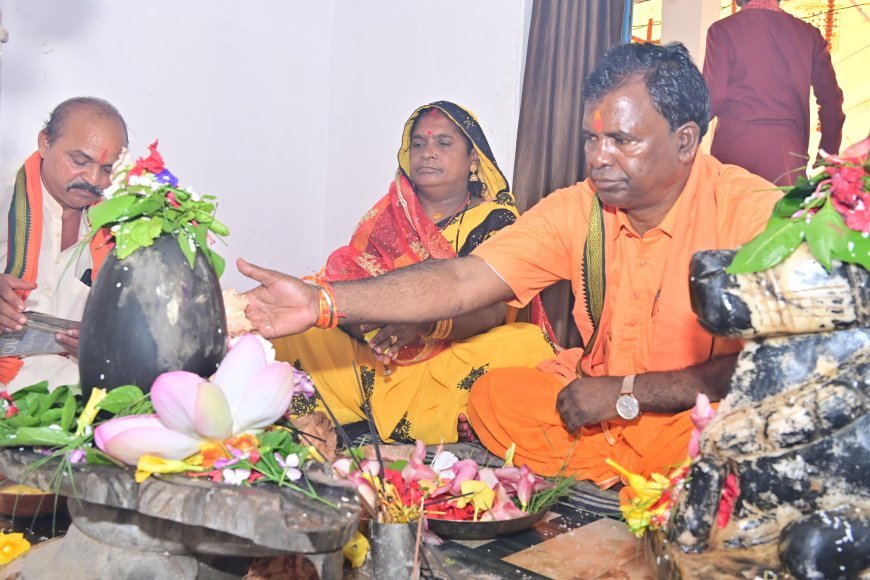 भगवान भोलेनाथ की भक्ति में डूबा पटना, प्रेमनगर विधायक भूलन सिंह ने किया रुद्राभिषेक