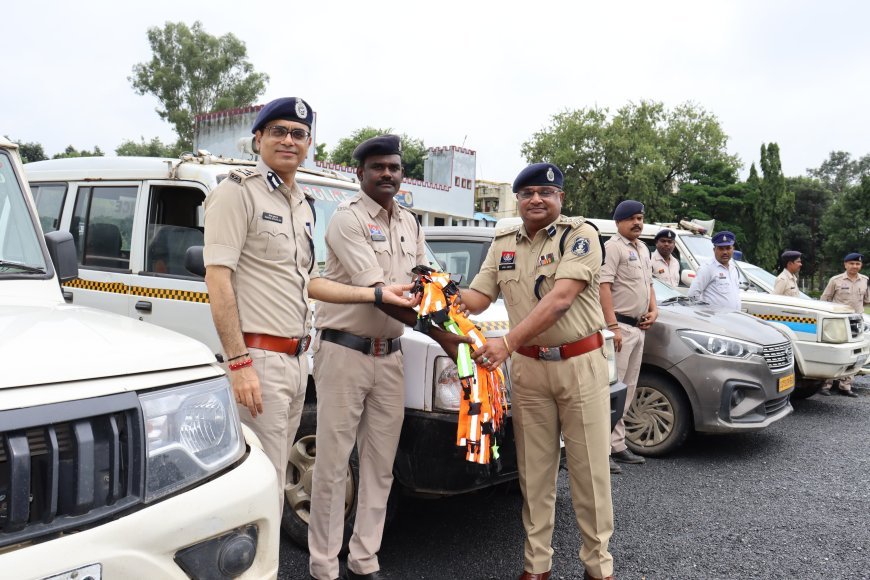 सरगुजा पुलिस की अनूठी पहल: 'रेडियम कॉलर' अभियान से सड़क दुर्घटनाओं पर लगेगी रोक