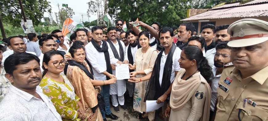 कांग्रेस का हल्ला बोल: पांच सूत्रीय मांगों को लेकर विशाल धरना, सड़कों पर चक्का जाम