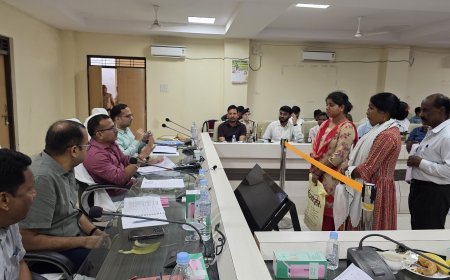 जनदर्शन में कलेक्टर ने सुनीं जनता की समस्याएं, त्वरित समाधान के लिए अधिकारियों को सख्त निर्देश
