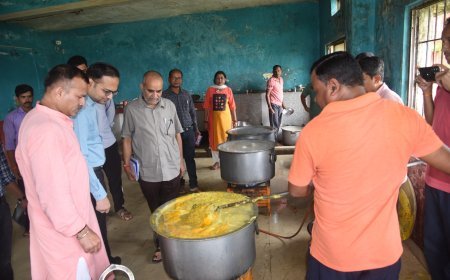 सुदूर वनांचल में प्रशासन की सघन सक्रियता: शिक्षा, स्वास्थ्य, पोषण और सड़क सुविधाओं की गहन समीक्षा