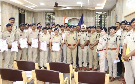 "अभियान मुस्कान" और "ऑपरेशन तलाश" में सरगुजा पुलिस की बड़ी कामयाबी, 21 पुलिसकर्मियों को मिला प्रशस्ति पत्र