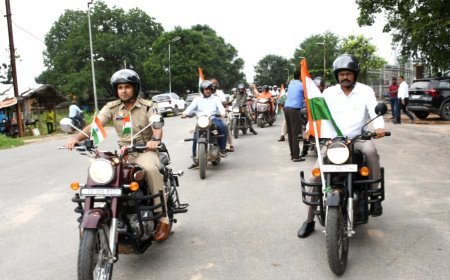 कलेक्टर और एसपी ने बाइक चलाकर किया रैली का नेतृत्व, तिरंगे के साथ नशामुक्ति और यातायात जागरूकता पर जोर