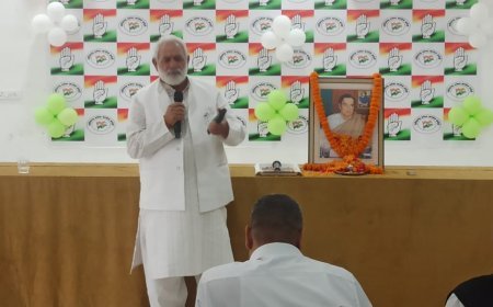 राजीव गांधी की 81वीं जयंती पर कांग्रेस ने मनाया सद्भावना दिवस, घुमंतू बच्चों को बांटी सौगात