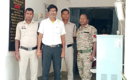 शिक्षक की बर्बरता: दूसरी कक्षा की मासूम छात्रा को डंडे से पीटा, पुलिस के हिरासत में क्रूर प्रधान पाठक