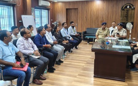 साइबर अपराध पर लगाम: पुलिस-बैंक गठजोड़, सूरजपुर में डीआईजी-एसएसपी ने बैंकों को दिए कड़े निर्देश