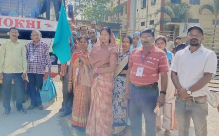 अयोध्या धाम की यात्रा पर निकले श्रद्धालु, नगर पंचायत अध्यक्ष ने दिखाई हरी झंडी