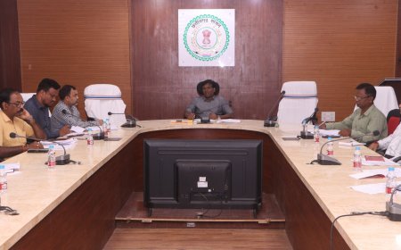 सूरजपुर में कलेक्टर का अल्टीमेटम: ई-केवाईसी में लापरवाही पर नोटिस, धान खरीदी की तैयारियां जोरों पर