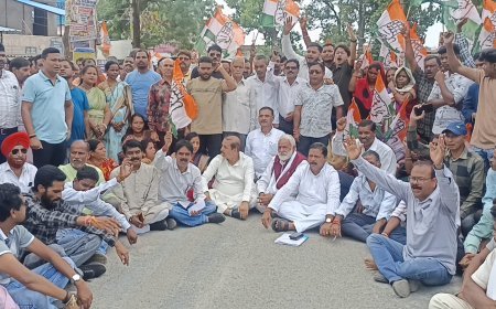 खाद की किल्लत और कालाबाजारी के खिलाफ कांग्रेस का चक्काजाम