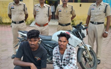 चोरी की मोटरसाइकिल के साथ दो शातिर चोर गिरफ्तार, पुलिस की त्वरित कार्रवाई