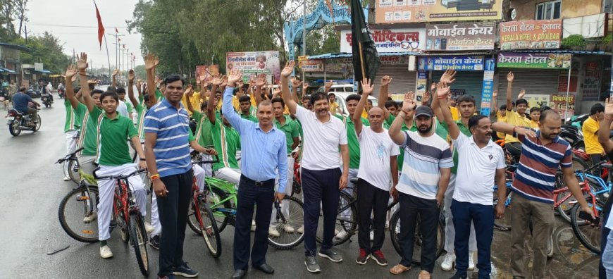 नशे को ना, जिंदगी को हां: सूरजपुर में डीआईजी-एसएसपी के नेतृत्व में साइकिल रैली