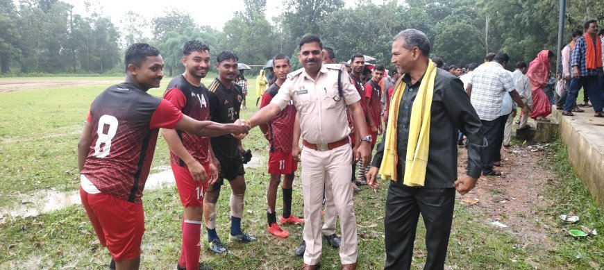 नशे के खिलाफ जागरूकता के लिए पुलिस ने रचाया खेल का मैदान,फुटबॉल प्रतियोगिता के जरिए युवाओं को नशे से दूर रहने का संदेश