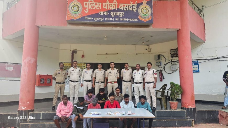 जुआरियों पर पुलिस की बड़ी कार्रवाई, 9 गिरफ्तार, नकदी और ताश जब्त