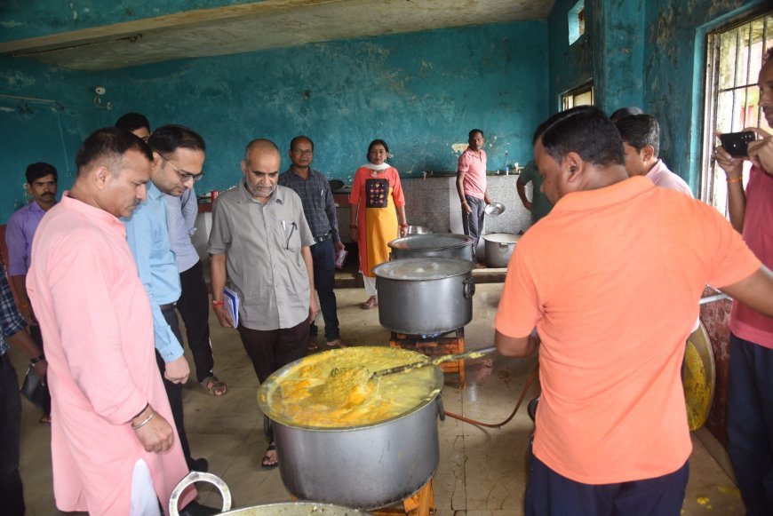 सुदूर वनांचल में प्रशासन की सघन सक्रियता: शिक्षा, स्वास्थ्य, पोषण और सड़क सुविधाओं की गहन समीक्षा