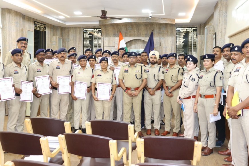 "अभियान मुस्कान" और "ऑपरेशन तलाश" में सरगुजा पुलिस की बड़ी कामयाबी, 21 पुलिसकर्मियों को मिला प्रशस्ति पत्र