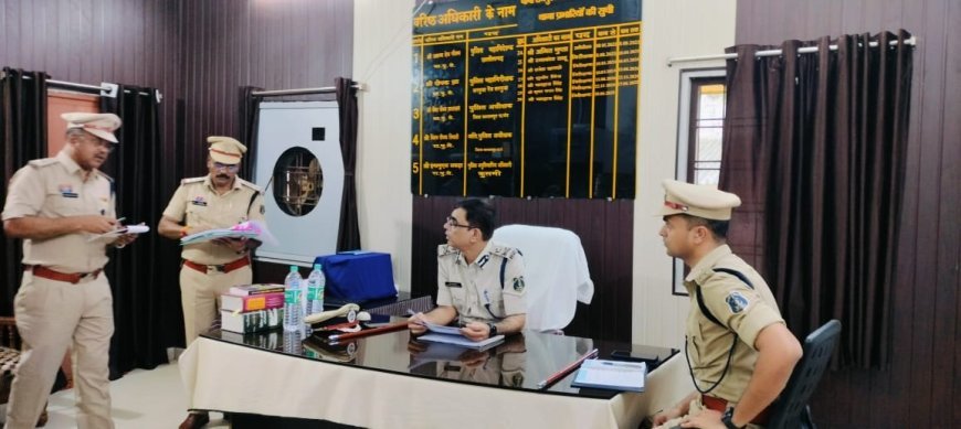सरगुजा रेंज आईजी का वार्षिक निरीक्षण: परेड की सलामी, जवानों को पुरस्कार, लापरवाही पर फटकार और नवनिर्मित भवन का लोकार्पण