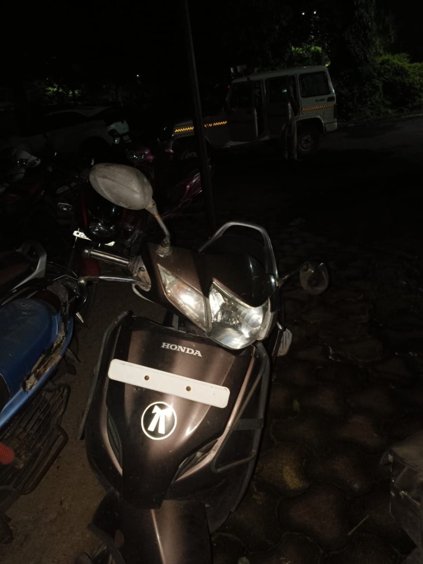 वरिष्ठ अधिवक्ता के घर से स्कूटी चोरी का हुआ खुलासा:पुलिस ने पकड़ा चोर,बरामद की स्कूटी