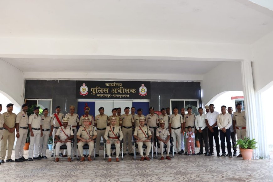 बलरामपुर में 79वें स्वतंत्रता दिवस पर पुलिस अधीक्षक ने किया ध्वजारोहण, पुलिसकर्मियों को दिलाई कर्तव्यनिष्ठा की शपथ