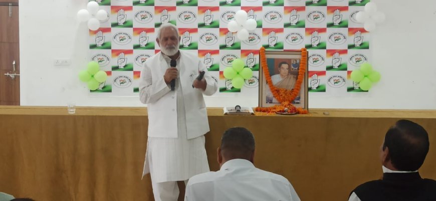 राजीव गांधी की 81वीं जयंती पर कांग्रेस ने मनाया सद्भावना दिवस, घुमंतू बच्चों को बांटी सौगात