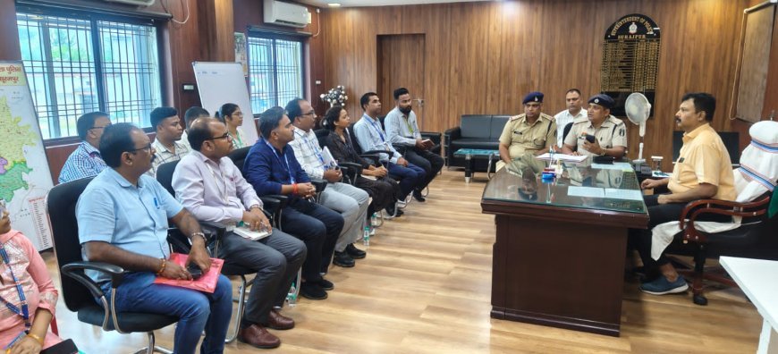 साइबर अपराध पर लगाम: पुलिस-बैंक गठजोड़, सूरजपुर में डीआईजी-एसएसपी ने बैंकों को दिए कड़े निर्देश