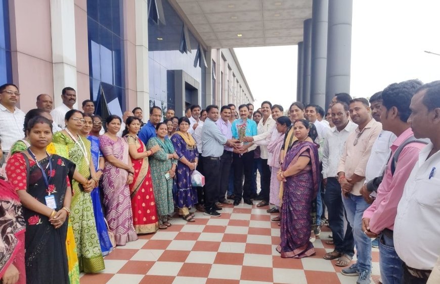 सूरजपुर में नये जिला शिक्षा अधिकारी अजय मिश्रा का भव्य स्वागत, शिक्षकों ने जताया भरोसा