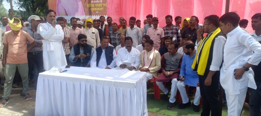 गन्ना किसानों की हक की जंग में गरजे पूर्व मंत्री अमरजीत भगत, शक्कर कारखाना में तालाबंदी-धरने को मिला जोरदार समर्थन