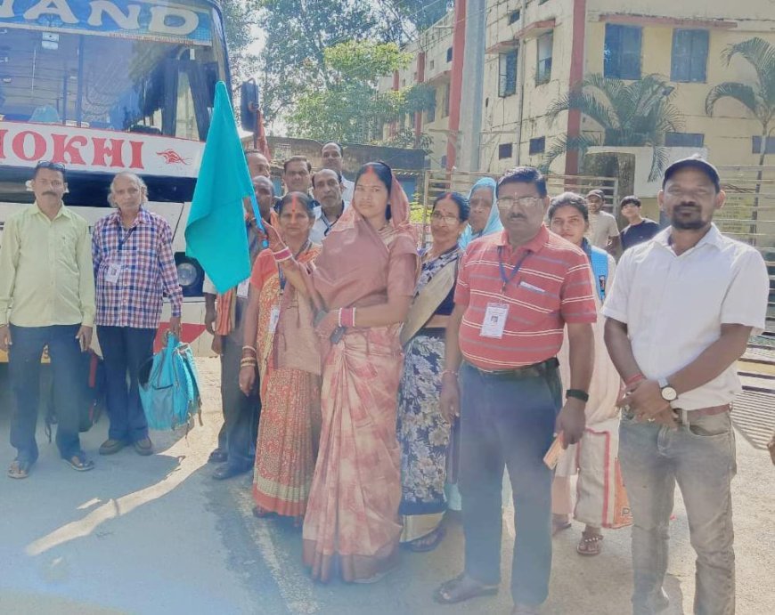 अयोध्या धाम की यात्रा पर निकले श्रद्धालु, नगर पंचायत अध्यक्ष ने दिखाई हरी झंडी