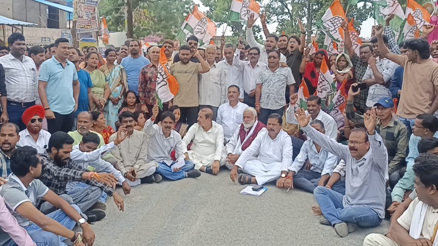खाद की किल्लत और कालाबाजारी के खिलाफ कांग्रेस का चक्काजाम