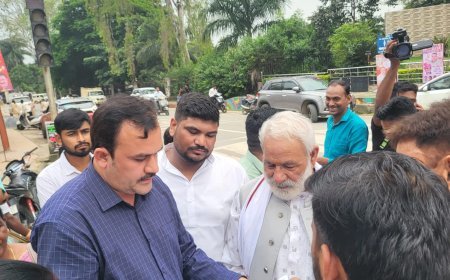 शहर की जर्जर सड़कें बनीं सियासी जंग का मैदान: कांग्रेस का जोरदार प्रदर्शन,भाजपा पर कमीशनखोरी का आरोप