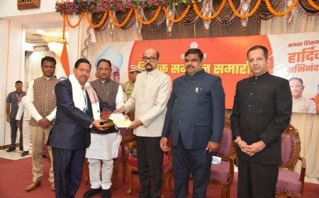 अजय चतुर्वेदी को 'पदुमलाल पुन्नालाल बख्सी' स्मृति पुरस्कार, सरगुजा संभाग में रचा इतिहास