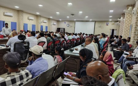 पीएम आवास योजना पर बड़ा एक्शन: 3 सचिव सस्पेंड, 10 अक्टूबर तक हर हाल में पूरा हो लक्ष्य