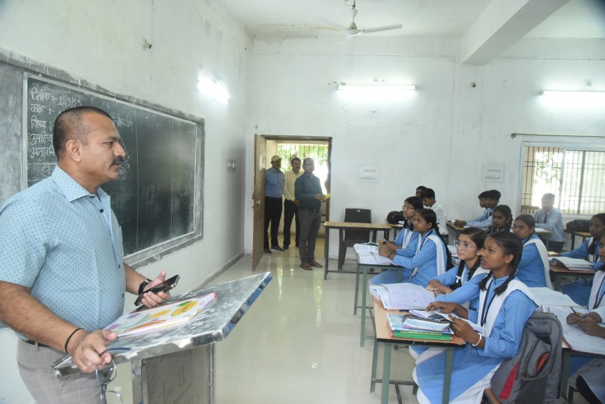 कलेक्टर की सख्ती: सरगुजा 30 सहित स्कूलों में पढ़ाई, निर्माण सहित अन्य गतिविधियों पर पैनी नजर