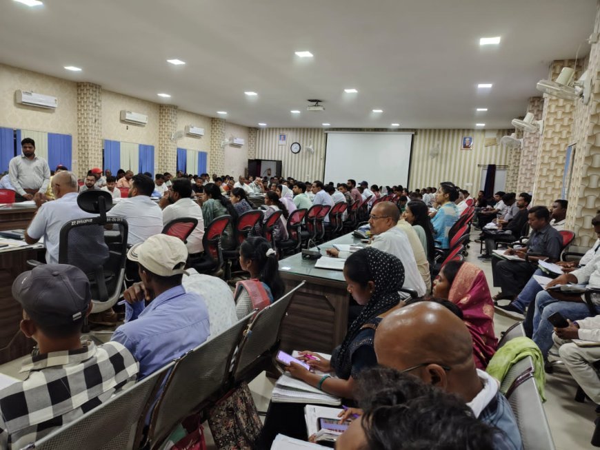 पीएम आवास योजना पर बड़ा एक्शन: 3 सचिव सस्पेंड, 10 अक्टूबर तक हर हाल में पूरा हो लक्ष्य